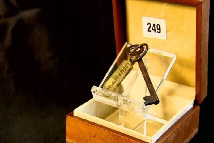 Titanic ship key was sold टाइटेनिक की तिजोरी की यह चाबी इतने में हुई नीलाम, जानकर दंग रह जायेंगे आप