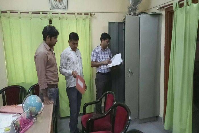 ताले तोड़कर एसीबी ने खंगाले रिकॉर्ड और की सीएमएचओ व डीपीएम कार्यालय की जांच