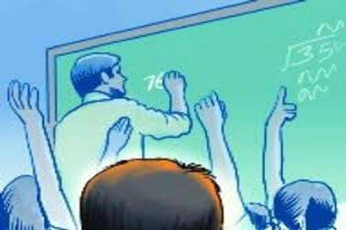 खुद की कमी बच्चों में निकालने वाले 214 शिक्षकों पर गिरी गाज