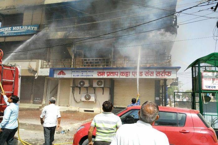 शहर विधायक के भाई के प्रोपर्टी ऑफिस में लगी आग, फर्नीचर सहित सामान जला