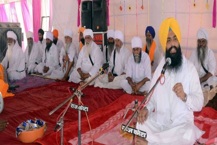baisakhi festival: फिजा में घुली कीर्तन की धुन तो संगत हो गई निहाल