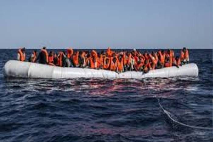 97 Migrants लीबिया में सवारियों से भरी नाव समंदर में डूबी, 97 शरणार्थी हुए लापता