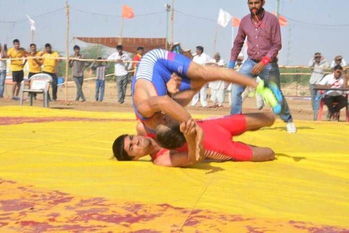 jodhpur news, sports news, hindi news यहां हुआ असली दंगल, देखने के लिए आई दर्जनों गांवों की महिलाएं