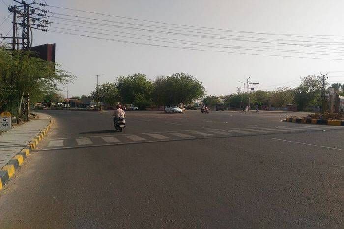 jodhpur news. road. basni. hindi news यहां जिन्दगी और मौत बतियाते हैं