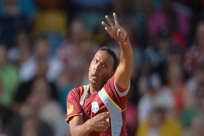 Samuel Badree RCB vs MI: बद्री की फिरकी में फंसे मुंबई के खिलाड़ी, बनाई इस आईपीएल की पहली हैट्रिक