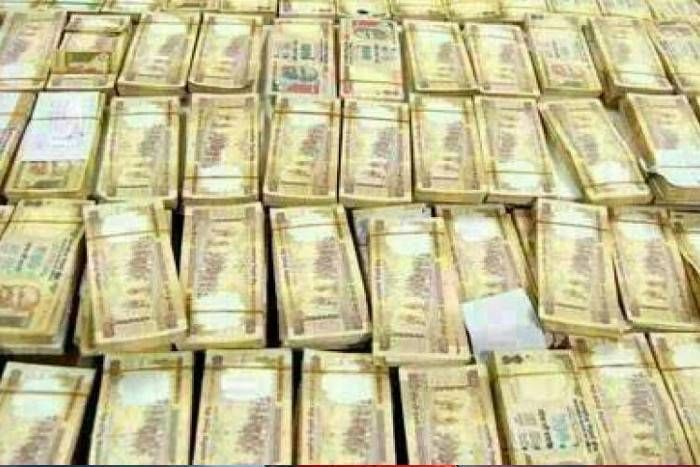 demonetized notes देखें VIDEO: बेंगलुरु पुलिस ने पूर्व पार्षद के घर मारा छापा, मिले 40 करोड़ के पुराने नोट