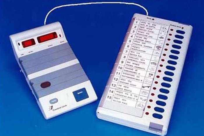 EVM पर बढ़ता अविश्वास: उठने लगी फिर मतपत्रों से चुनाव की मांग