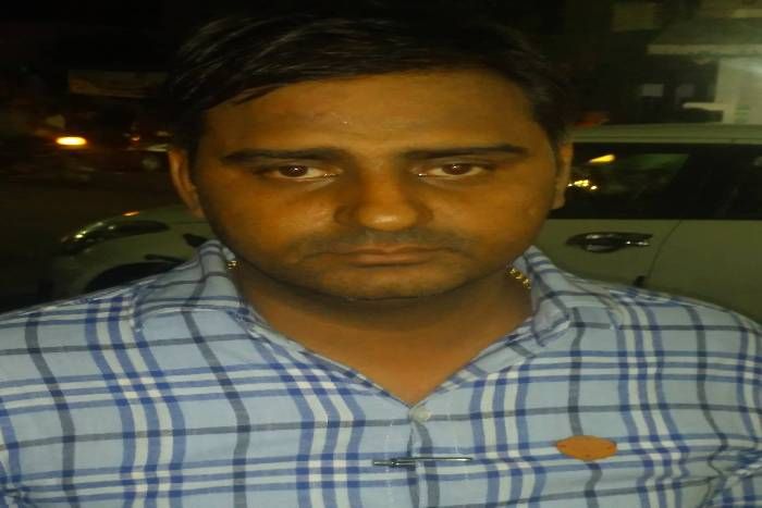व्यापारी को बातों में उलझा कर 2 लाख से भरा बैग उड़ाया