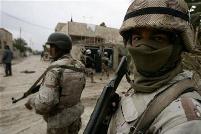 ISIS launches chlorine gas ISIS ने किया इराकी सेना पर क्लोरीन गैस से हमला, सैनिकों को सांस लेने में परेशानी