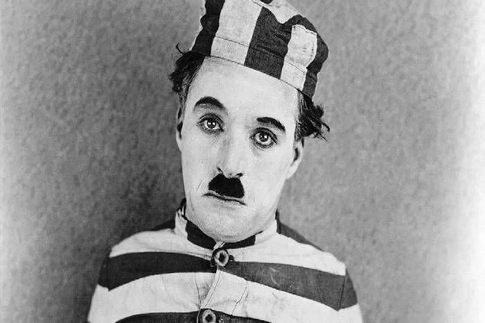 comedian Charlie Chaplin जब कब्र से चोरों ने चार्ली चैपलिन के शव को चुराया, तो पत्नी ने दिया ये जवाब