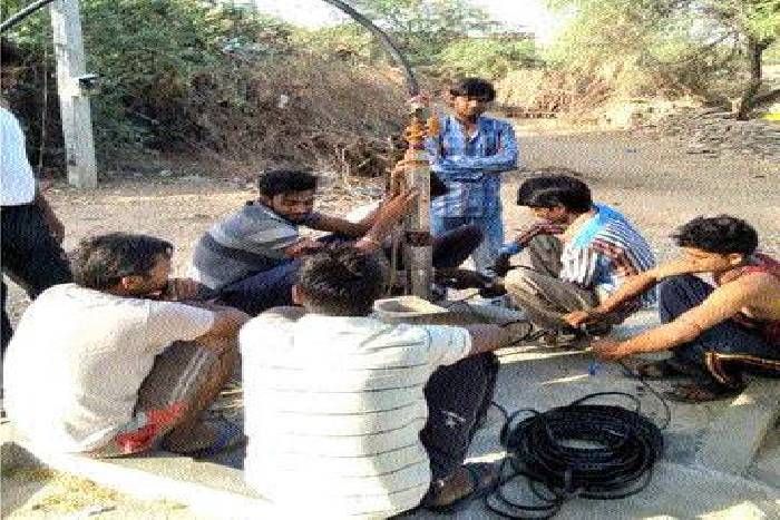ग्रामीणों ने निकाला अस्थायी समाधान