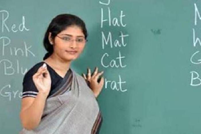 teacher राजस्थान में स्टूडेंट्स की तरह यूनिफार्म में दिखेगें शिक्षा अधिकारी !