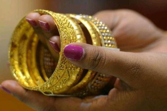कमजोर मांग के बीच सोना स्थिर, चांदी की चमक फीकी, आने वाले समय में आ सकती है तेजी