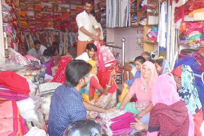 tonk अबूझ सावों पर दुकानदारों को नही है फुर्सत, खरीदारों से अटे है बाजार