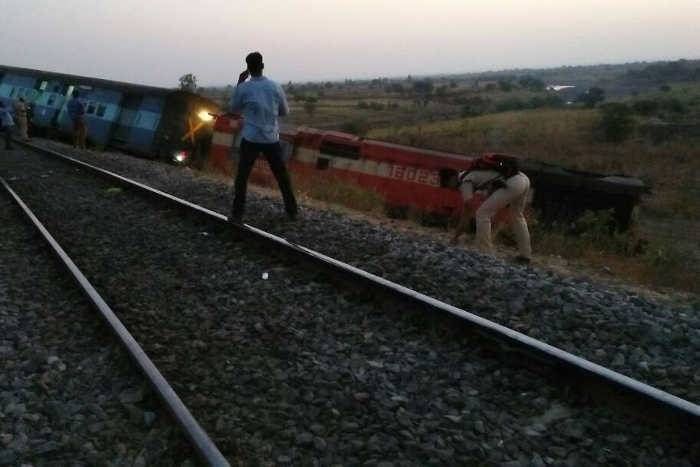 नहीं थम रहा ट्रेनों के बेपटरी होने का सिलसिला, अब आैरंगाबाद-हैदराबाद पैसेंजर ट्रेन पटरी से उतरी