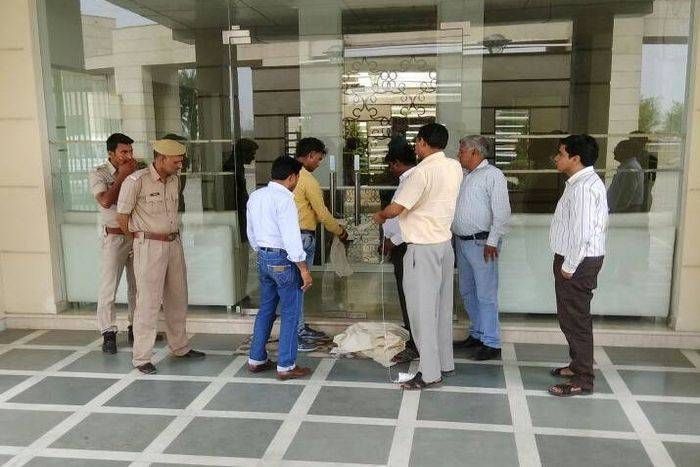 भिवाड़ी में नगरीय विकास कर नहीं चुकाने पर निर्माणाधीन साइट को किया सीज