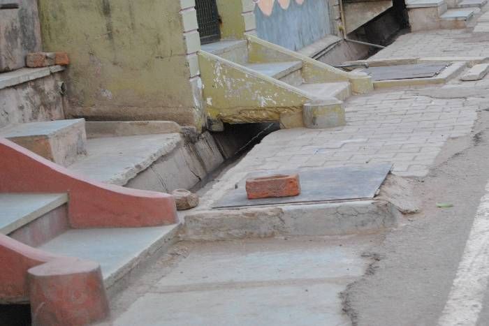 water problem यह कैसी पानी भरने की मजबूरी, जो तोड़ रही कमर