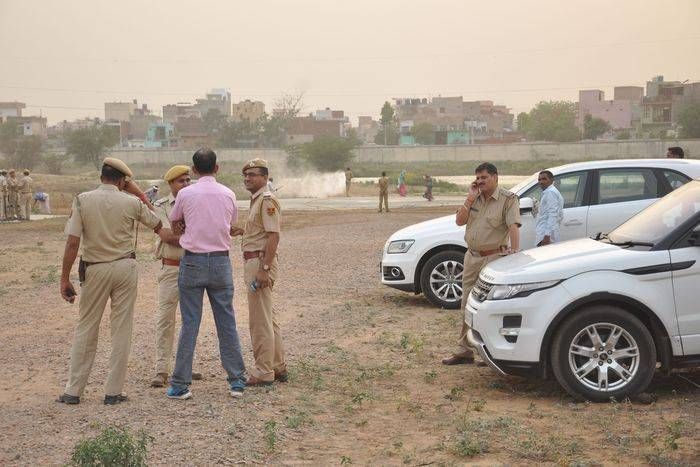 सीएम के इंतजार में खड़े रह गए अधिकारी