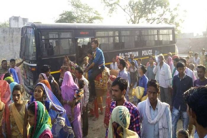 पुलिस संरक्षण में निकली दलित दूल्हे की निकासी