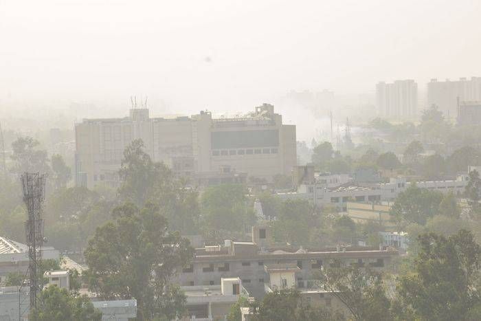 भिवाड़ी में जहरीले धुंए से आसमान हुआ काला, सांस लेना हुआ दूभर, फैल रही बीमारी
