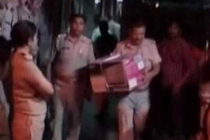 सेना के रिटायर्ड कर्नल के घर DRI की छापेमारी, 1 करोड़ कैश और अवैध हथियार बरामद