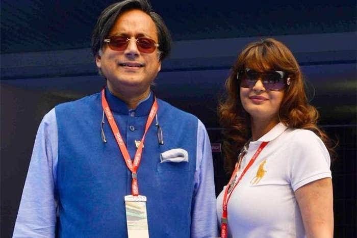 सुनंदा पुष्कर मामले में चैनल का सनसनीखेज दावा, मौत के बाद कमरे में गए थे थरूर, लाश भी हटार्इ