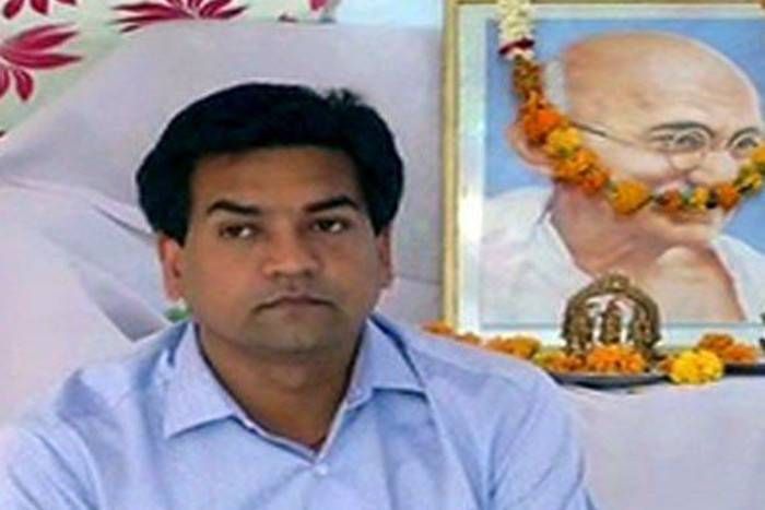 Kapil Mishra केजरीवाल पर आरोप लगाने वाले कपिल मिश्रा को थप्पड़ मारने की कोशिश, आरोपी गिरफ्तार