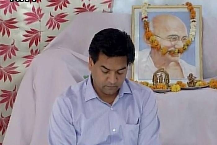 कपिल मिश्रा ने भूख हड़ताल शुरू की, अरविंद केजरीवाल से आप नेताओं के विदेश दौरे का ब्यौरा मांगा