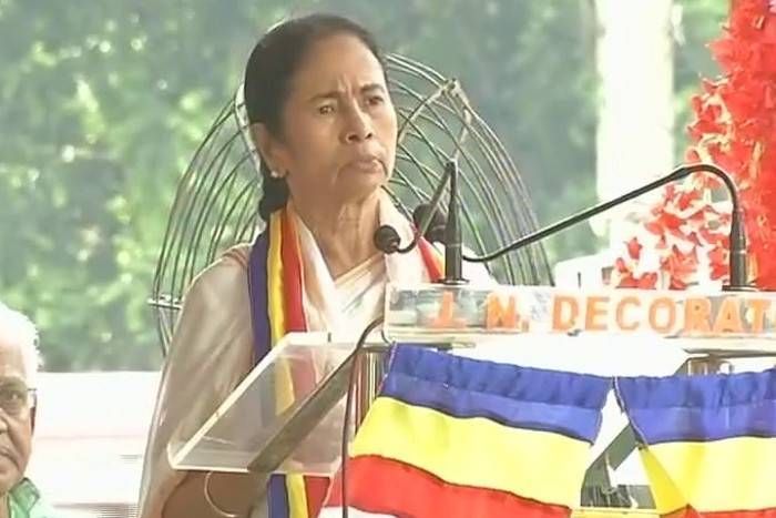 mamata banerjee ममता बनर्जी ने कहा, शर्म की बात है कि वह इस धरती पर पैदा हुई