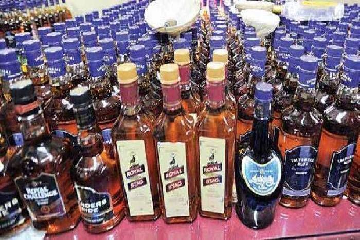 wine आबकारी विभाग की कार्रवाई, भारी मात्रा में शराब सहित एक जना गिरफ्तार