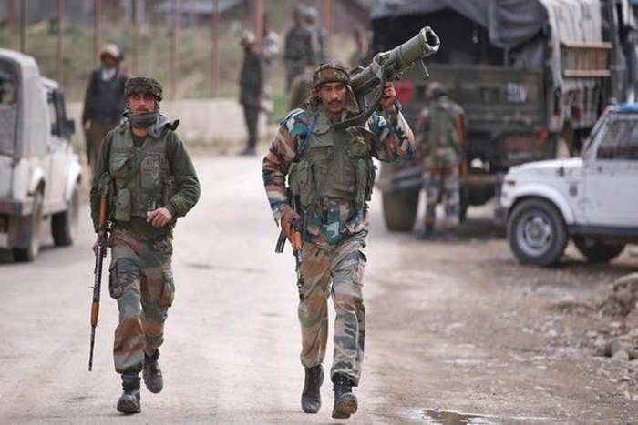 पाकिस्तान की नापाक हरकतें लगातार चौथे दिन जारी, LOC पर बरसाए मोर्टार, भारत से भी मिला करारा जवाब