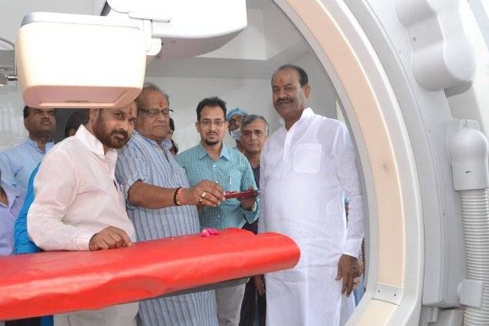 Two cardiologists found with Cath Lab कैथ लैब के साथ मिली दो कार्डियोलॉजिस्ट की सौगात