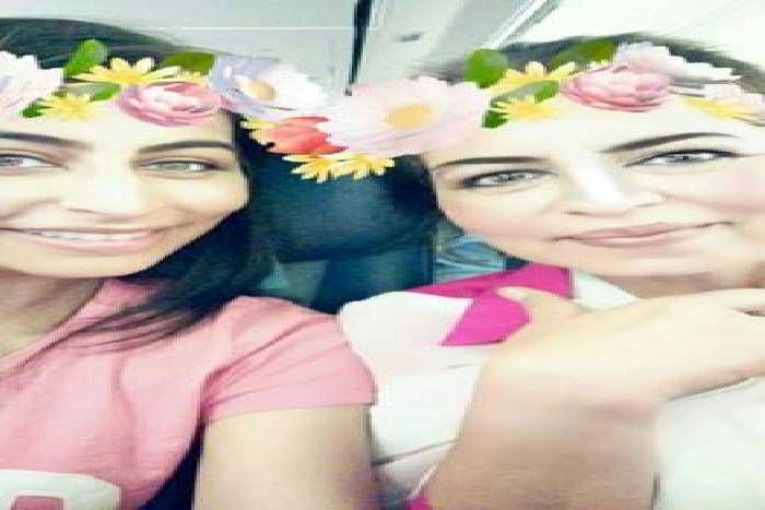 neha malviya with sunita malviya मदर्स डे : मां के हौसला बढ़ाने से आगे बढ़ी मॉडल नेहा मालवीय