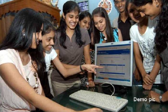 RBSE RESULT 2017: वाणिज्य में सुधरा परिणाम, तो विज्ञान में बिगड़ा गणित, उदयपुर जिले का परिणाम रहा इस प्रकार