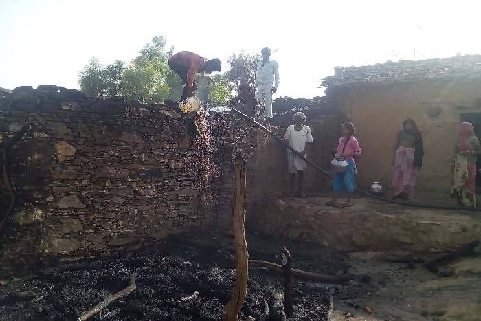 घर में लगी आग में जिंदा जला नन्हा मासूम, वृद्ध दादी को जान पर खेल कर बचाया 12 वर्षीय पोती ने
