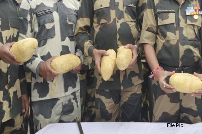BSF-STF ने दिया बड़े जॉइंट ऑपरेशन को अंजाम, अंतरराष्ट्रीय सीमा से 25 करोड़ कीमत की हेरोइन बरामद