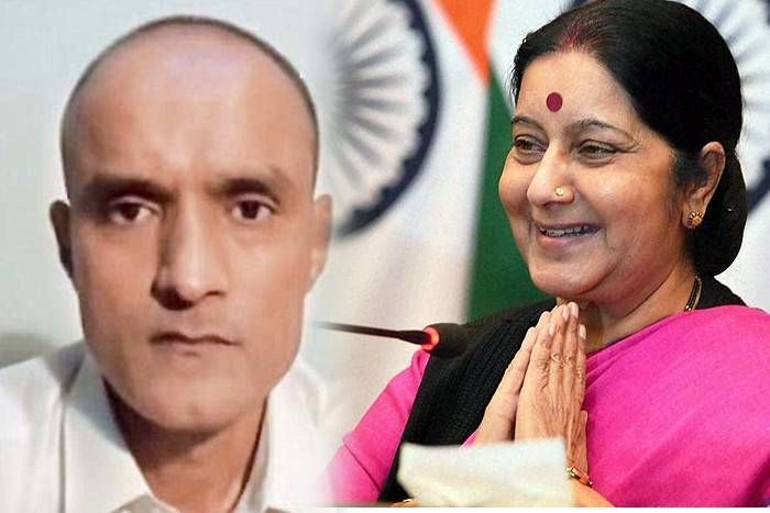 kulbhushan jadhav1 जाधव की फांसी पर रोक लगने के बाद बोलीं सुषमा-इंसाफ दिलाने में कोई कसर नहीं छोड़ेंगे