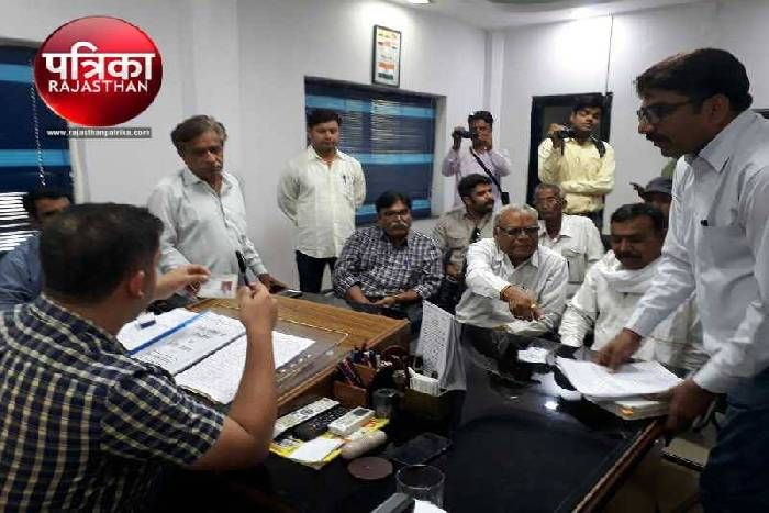 आखिर वहीं हुआ जिसका डर था, भीण्डर महिला प्रधान के खिलाफ अविश्वास प्रस्ताव पेश, कांग्रेस और जनता सेना के पांच-पांच पंचायत समिति ने किए हस्ताक्षर