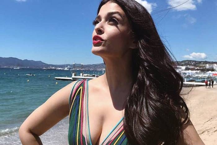 aishwarya-rai Cannes 2017: ऐश्वर्या राय बच्चन ने बिखेरे खूबसूरती के जलवे, देखिए तस्वीरें
