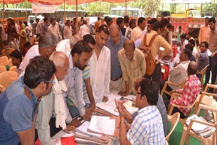 UIT and municipal employees do not make leases पट्टे नहीं बने तो लोगों ने कर दिया हंगामा