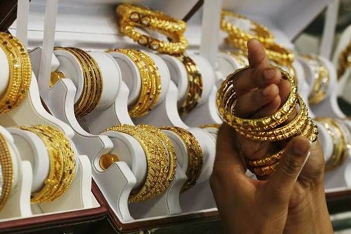 gold price सोने-चांदी में आई गिरावट, 10 ग्राम सोने खरीदने के लिए देने होंगे 29,100 रुपए