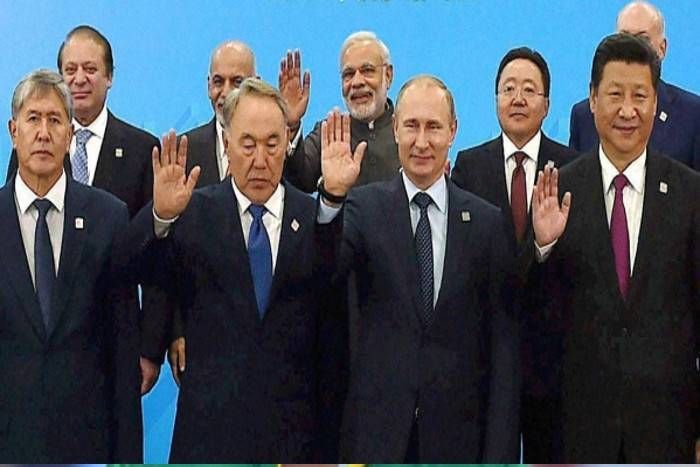 SCO SCO के मंच पर नवाज बने 'शरीफ', जानिए क्यों भारत के विरोध में नहीं बोला पाकिस्तान