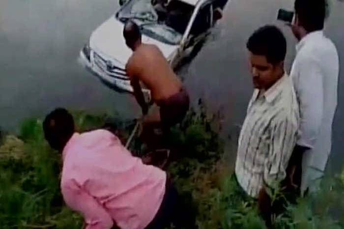 मेंहदीपुर बालाजी से लौटते वक्त नहर में गिरी कार, एक ही परिवार के 9 लोगों सहित 10 की मौत