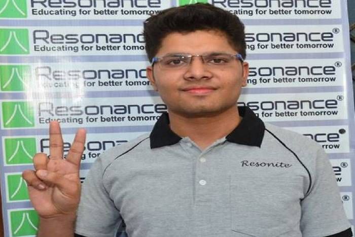 IIT JEE Advanced 2017: JEE MAINS के टॉपर रहे उदयपुर के कल्पित वीरवाल की ऑल इंडिया 109वीं रैंक, SC कैटेगरी में रहे टॉपर