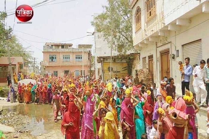 सालों से चली आ रही इस प्रथा को निभाने जुटता है पूरा गांव, जानिए कौन-सी प्रथा निभा रहे हैं यहां के लोग...