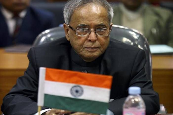 ... लो राष्ट्रपति प्रणब मुखर्जी का खो गया आधार कार्ड, राष्ट्रपति भवन में शुरू हुआ 'सर्च ऑपरेशन'!