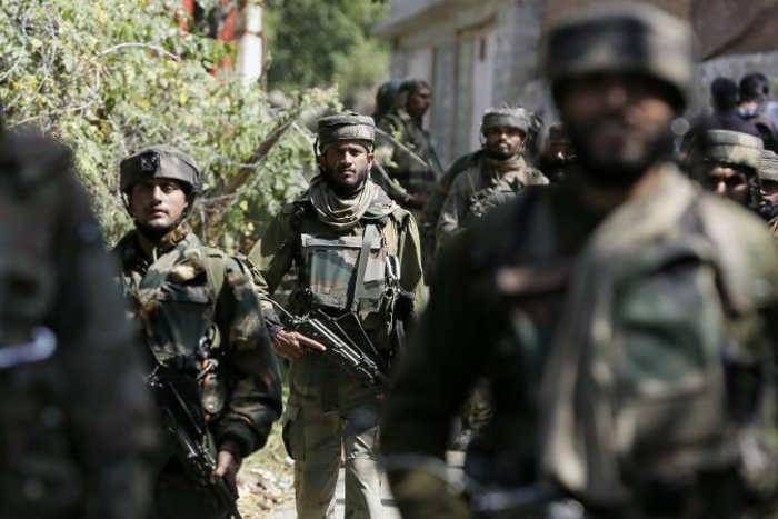 श्रीनगर में आतंकियों ने बंकर पर फेंका ग्रेनेड, 4 जवान घायल, शोपियां में पुलिस स्टेशन पर आतंकी हमला
