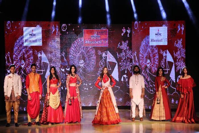 pacific university पैसिफिक विवि उदयपुर के वार्षिकोत्सव में डेनिम, ट्राइबल, बनारसी के साथ वेस्टर्न परिधानों में रैंप पर उतरी मॉडल्स ने इंडो-वेस्टर्न संग ट्राइबल का मैजिक दिखाया