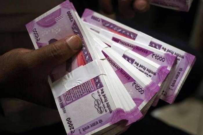 bribe मेरठ: महिला दरोगा की शर्मनाक हरकत से दागदार हुई खाकी, जानें पूरा मामला
