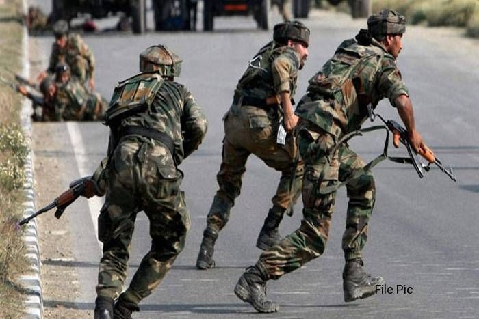CRPF camp J&K: घाटी में सुरक्षाबलों पर ताबड़तोड़ आतंकी हमला, 5 बड़े हमले में 10 से अधिक जवान घायल, 3 की हालत नाजुक